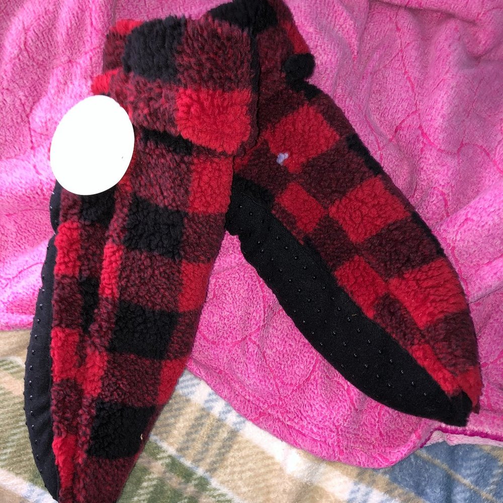Never worn red fuzzy slipper booties